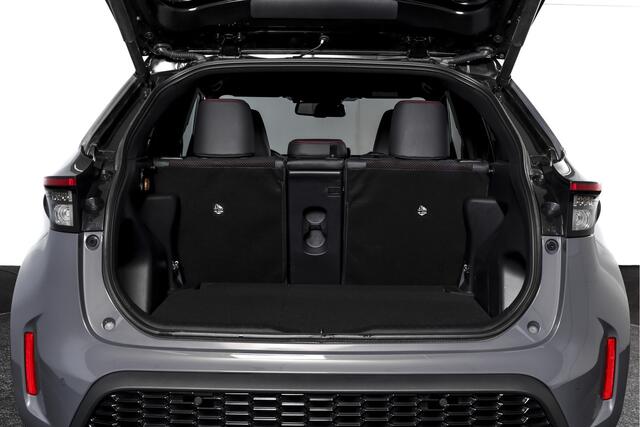 Toyota YARIS Cross 1.5 Hybrid 130 GR Sport | Adapt.Cruise | Head-up | 360 Camera | Stoel+Stuurverw. | Dig.Cockpit | NAV + App. Connect (Draadloos) | ECC | LM 18" | 9816