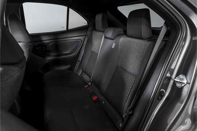 Toyota YARIS Cross 1.5 Hybrid 115 Dynamic | Dig.Cockpit | Adapt.Cruise | Stoel-+stuurverwarming | Camera | PDC | NAV+App.Connect | Auto.Airco | LM 17" |