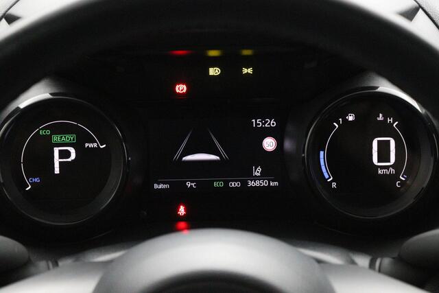 Toyota YARIS 1.5 Hybrid Executive | Stuur en stoel verwarming | Panoramadak | Parkeersensoren | Leder / stof bekleding |