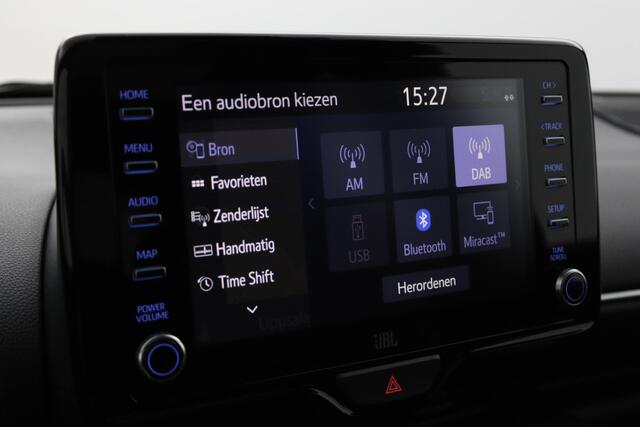 Toyota YARIS 1.5 Hybrid Executive | Stuur en stoel verwarming | Panoramadak | Parkeersensoren | Leder / stof bekleding |