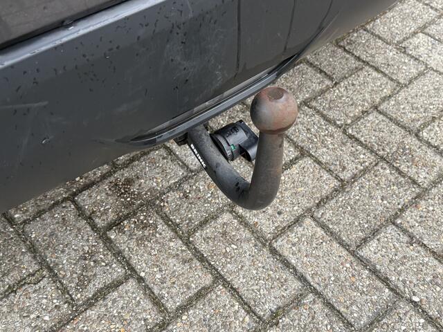 Toyota YARIS 1.5 Hybrid Dynamic Limited Trekhaak Stoel Verwarming Carplay