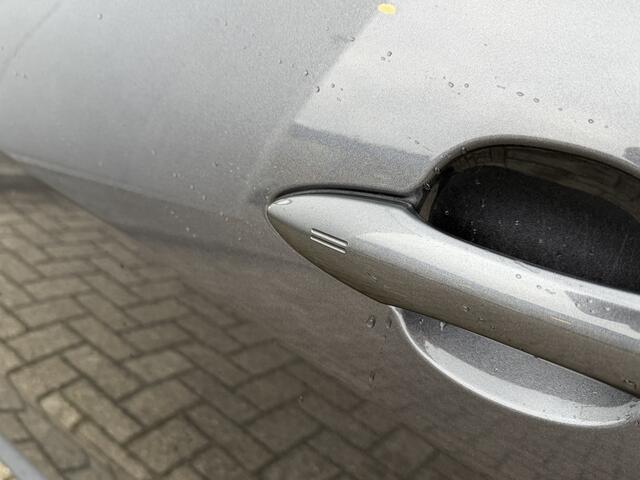 Toyota YARIS 1.5 Hybrid Dynamic Limited Trekhaak Stoel Verwarming Carplay