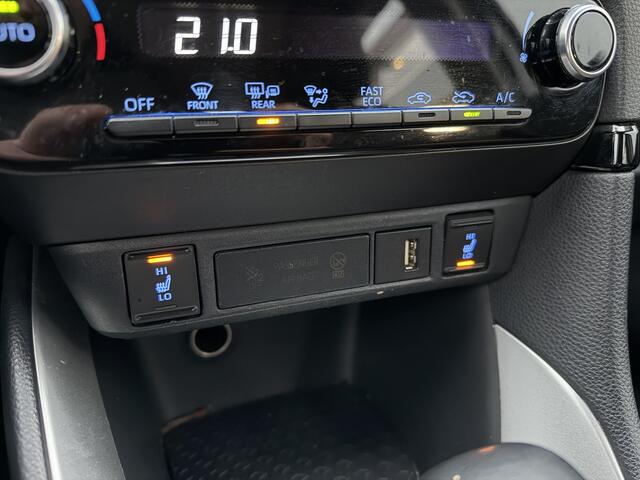 Toyota YARIS 1.5 Hybrid Dynamic Limited Trekhaak Stoel Verwarming Carplay
