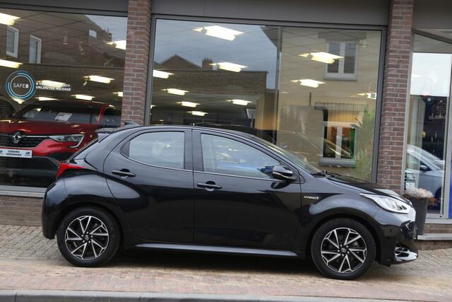 Toyota YARIS 1.5 Hybrid Dynamic Navi LED Camera ACC