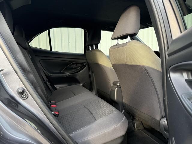 Toyota YARIS Cross 1.5 Hybrid Explore / 1e Eigenaar / Origineel Nederlands / Fabrieksgarantie t/m 27-07-2033 / Navigatie / Achteruitrijcamera / Dealer onderhouden / Afneembare Trekhaak / Stoelverwarming / Climate Control /