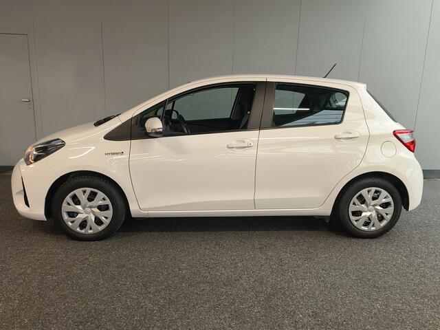 Toyota YARIS 1.5 Hybrid Active AUTOMAAT Rijklaar + 12 maanden Bovag-garantie Henk Jongen Auto's in Helmond, al 50 jaar service zoals 't hoort!
