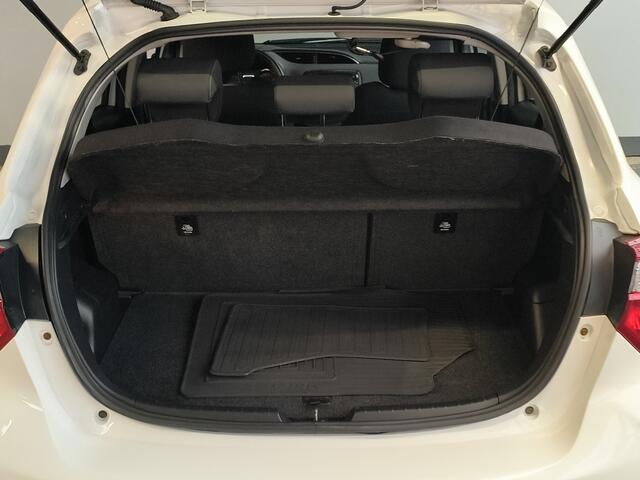 Toyota YARIS 1.5 Hybrid Active AUTOMAAT Rijklaar + 12 maanden Bovag-garantie Henk Jongen Auto's in Helmond, al 50 jaar service zoals 't hoort!