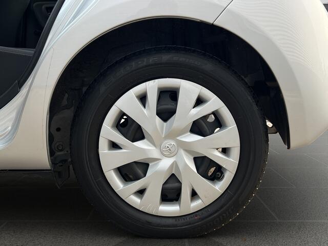 Toyota YARIS 1.5 VVT-i Active | Navi | Camera | Sport |