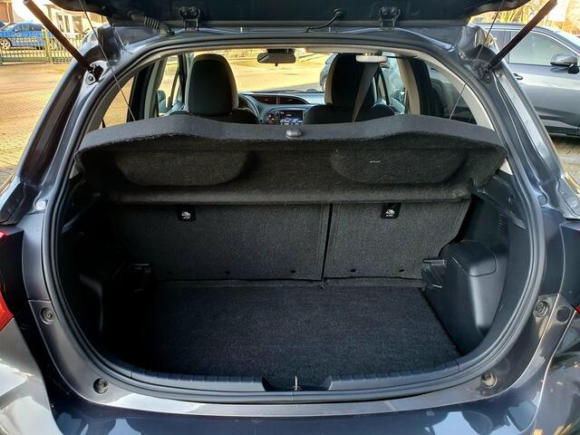 Toyota YARIS 1.5 Hybrid Dynamic All-in prijs!