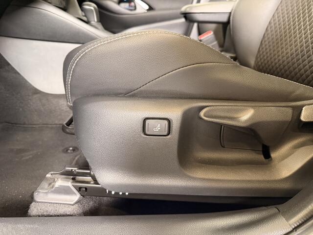 Toyota YARIS 1.5 Hybrid Executive | Apple Carplay | voorzien van Premium Pack | Dealeronderhouden | Pearl White |