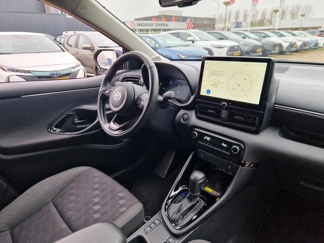Toyota YARIS 1.5 Hybrid 115 Dynamic Parkeersensoren Stoel en stuurverwarming dodehoekdetectie