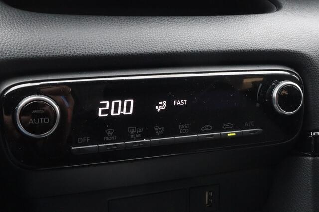 Toyota YARIS 1.5 Hybrid Dynamic Blindspot | Carplay