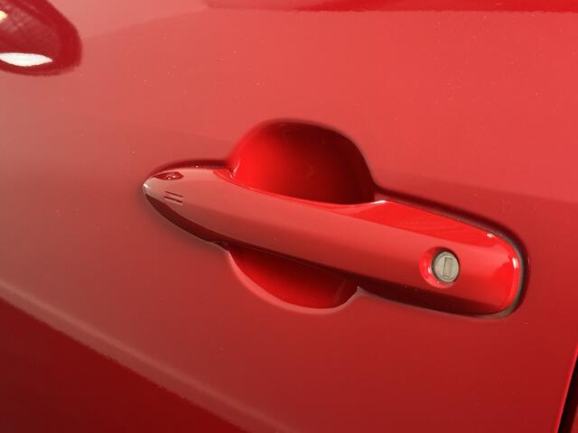 Toyota YARIS Cross 1.5 Hybrid Dynamic | LED | Apple/Android | Camera | All Seasons | Lage kilometerstand |