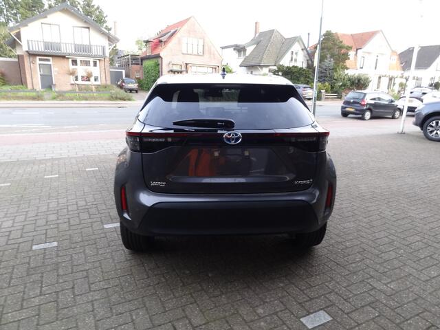Toyota YARIS Cross 1.5 Hybrid 130 Dynamic + Comfort Pack dodehoekdetectie / stoelverwarming / stuurwielverwarming / parkeersensoren voor + achter / Navigatie / Apple Carplay / Android Auto / parkeercamera / 10 jaar Toyota garantie / rijklaarprijs incl. Toyota Pechhulp