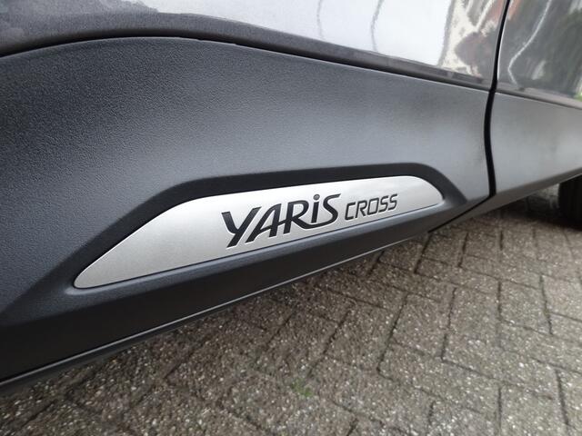 Toyota YARIS Cross 1.5 Hybrid 130 Dynamic + Comfort Pack dodehoekdetectie / stoelverwarming / stuurwielverwarming / parkeersensoren voor + achter / Navigatie / Apple Carplay / Android Auto / parkeercamera / 10 jaar Toyota garantie / rijklaarprijs incl. Toyota Pechhulp