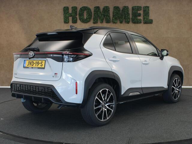 Toyota YARIS Cross 1.5 Hybrid 130 GR SPORT - DIRECT UIT VOORRAAD LEVERBAAR! - ELEKTRISCHE ACHTERKLEP - CAMERA - PARKEERSENSOREN VOOR/ ACHTER - HEAD UP DISPLAY - DODEHOEK DETECTIE - VOORSTOELEN VERWARMD - STUUR VERWARMD - VOORRUIT VERWARMD - KEYLESS ENTRY/ START - SPO