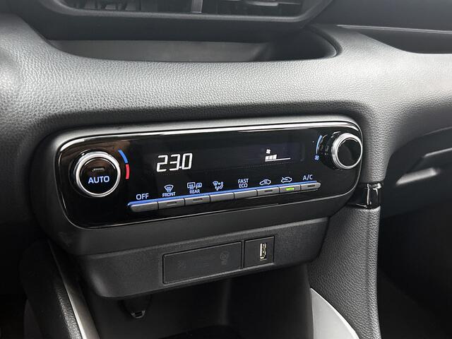 Toyota YARIS 1.5 Hybrid Dynamic | Navigatie | Parkeersensoren