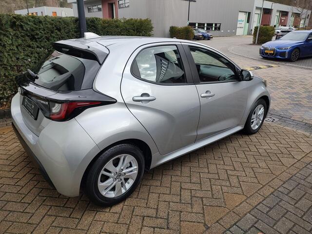 Toyota YARIS Hybrid 1.5 Mazda 2 Agile Stoel-Stuurverwarming Navi-Carplay Led Camera Lane-Assist