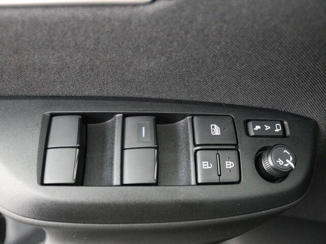 Toyota YARIS Cross 1.5 Hybrid 115 Dynamic | Comfort Pack | All-season banden | Treeplanken | Spatlappen |