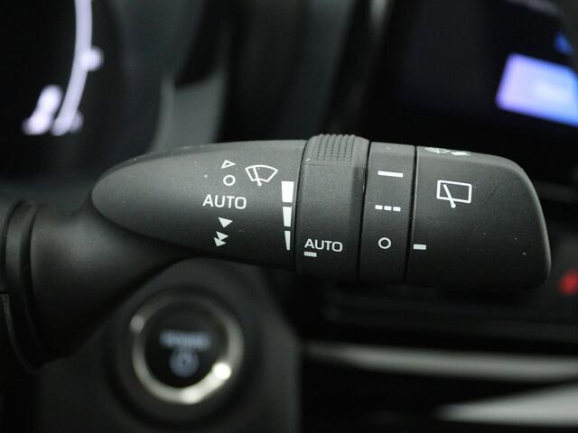 Toyota YARIS Cross 1.5 Hybrid 115 Dynamic | Comfort Pack | All-season banden | Treeplanken | Spatlappen |