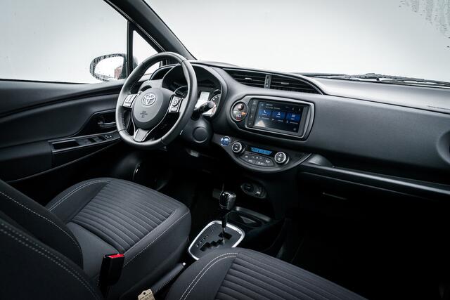 Toyota YARIS 1.5 Hybrid Y20 | Automaat | Clima | Two-Tone lak Wit Metallic / Zwart Dak | Camera | | Pdc | Clima | Keyless | Stoel verwarming | Dab | Getint Glas |