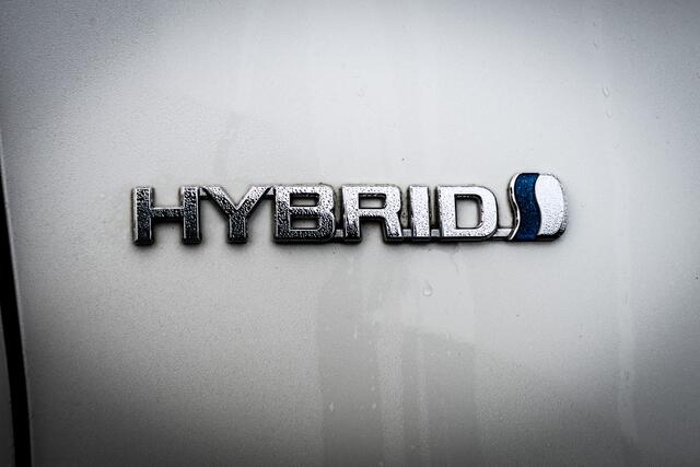 Toyota YARIS 1.5 Hybrid Y20 | Automaat | Clima | Two-Tone lak Wit Metallic / Zwart Dak | Camera | | Pdc | Clima | Keyless | Stoel verwarming | Dab | Getint Glas |