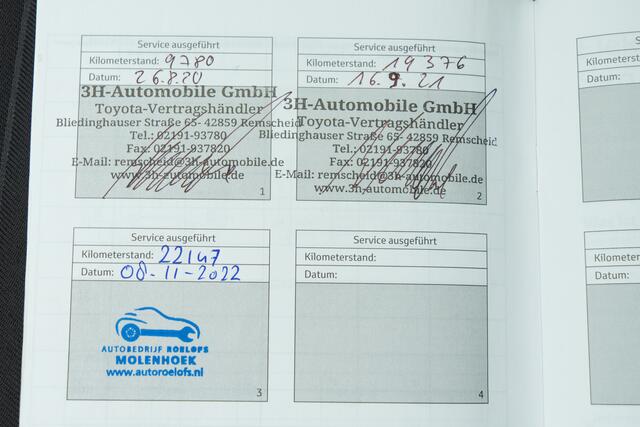 Toyota YARIS 1.5 Hybrid Y20 | Automaat | Clima | Two-Tone lak Wit Metallic / Zwart Dak | Camera | | Pdc | Clima | Keyless | Stoel verwarming | Dab | Getint Glas |