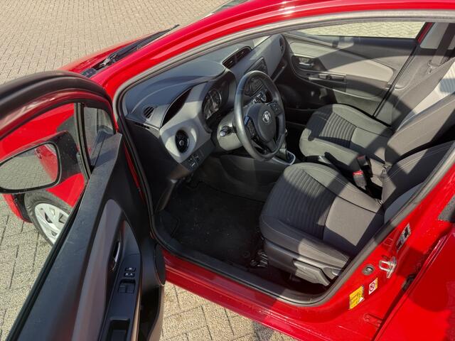 Toyota YARIS 1.0 VVT-i Comfort 5-DEURS - AIRCO
