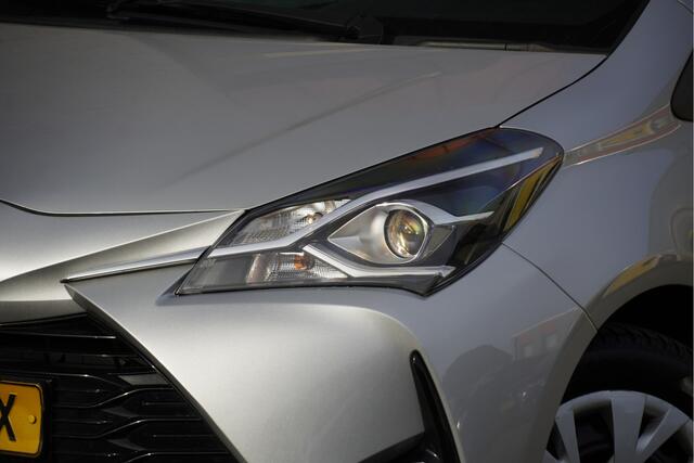 Toyota YARIS 1.5 Hybrid Automaat! Active BJ2019 Led | Achteruitrijcamera | Climate control | Cruise control | Getint glas
