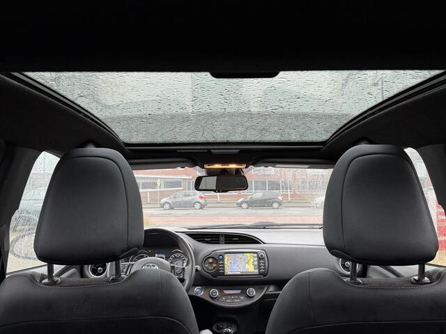 Toyota YARIS 1.5 Hybrid Executive | Stoel verwarming | Panoramadak | Navigatie |