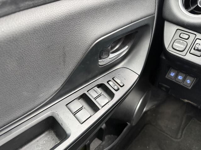 Toyota YARIS 1.5 Hybrid Executive | Stoel verwarming | Panoramadak | Navigatie |