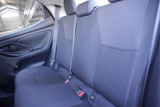 Toyota YARIS 1.5 Hybrid Automaat! Active BJ2021 Achteruitrijcamera | App-Connect | Climate control | Cruise control | Getint glas