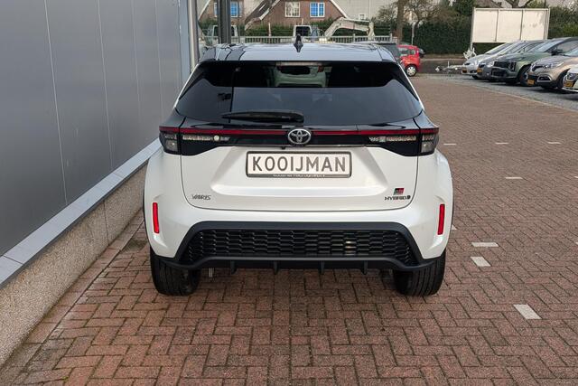 Toyota YARIS Cross 1.5 Hybrid GR Sport Stoelverwarming, Apple Carplay & Android Auto, HUD