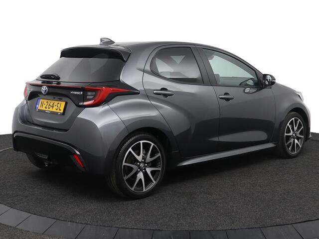 Toyota YARIS 1.5 Hybrid Executive | Leder stof bekleding | Stoelverwarming | Parkeersensoren | Keyless |