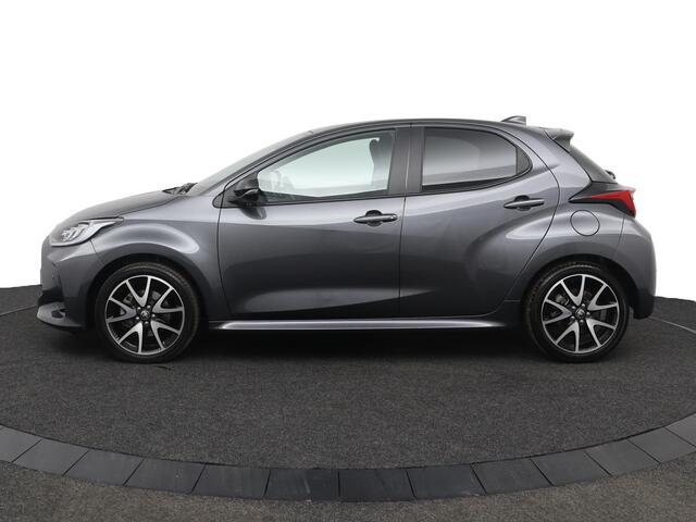 Toyota YARIS 1.5 Hybrid Executive | Leder stof bekleding | Stoelverwarming | Parkeersensoren | Keyless |