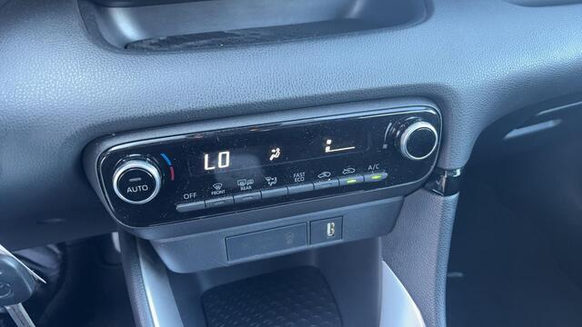 Toyota YARIS 1.5 Hybrid Active CAMERA / CARPLAY / NAVI / CLIMA / BLUETOOTH / ACC / NL-AUTO