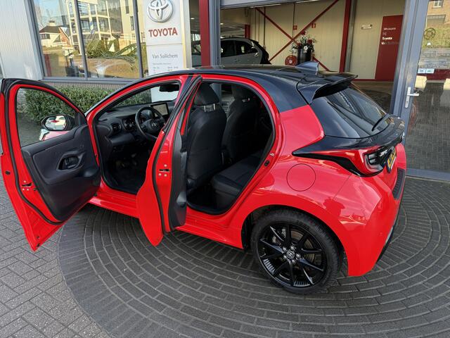 Toyota YARIS 1.5 hybride executive bi-tone panodak