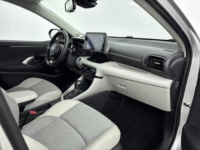 Toyota YARIS 1.5 Hybrid Executive Limited | Stoelverwarming | 17'' LM-Velgen | HUD | Navi | Dodehoekdetectie |