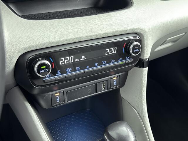 Toyota YARIS 1.5 Hybrid Executive Limited | Stoelverwarming | 17'' LM-Velgen | HUD | Navi | Dodehoekdetectie |