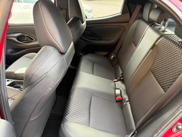 Toyota YARIS 1.5 HYBRID LAUNCH EDITION BI-TONE NAVI/HALF LEDER/STOELVERW./CAMERA