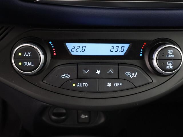 Toyota YARIS 1.5 Hybrid Bi-Tone | Camera | Cruise control | Lichtmetalen velgen 16"