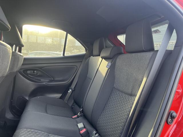 Toyota YARIS Cross 1.5 Hybrid 115 Dynamic | Apple Carplay & AndroidAUTO | Achteruitrij Camera | Stuur- & Stoelverwarming |