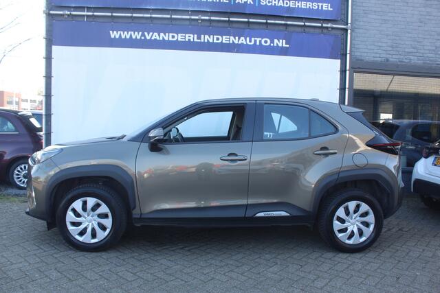 Toyota YARIS Cross 1.5 Hybrid Apple carplay/ android auto l All weather banden | Armsteun | Elektrisch inklapbare buitenspiegels | Climate control | Achteruitrijcamera | Verwarmbare spiegel