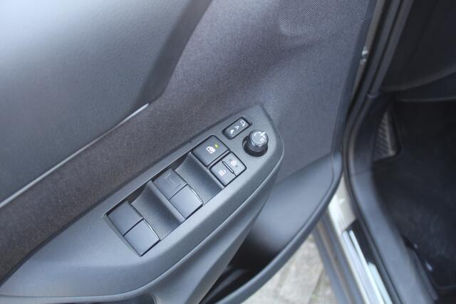 Toyota YARIS Cross 1.5 Hybrid Apple carplay/ android auto l All weather banden | Armsteun | Elektrisch inklapbare buitenspiegels | Climate control | Achteruitrijcamera | Verwarmbare spiegel