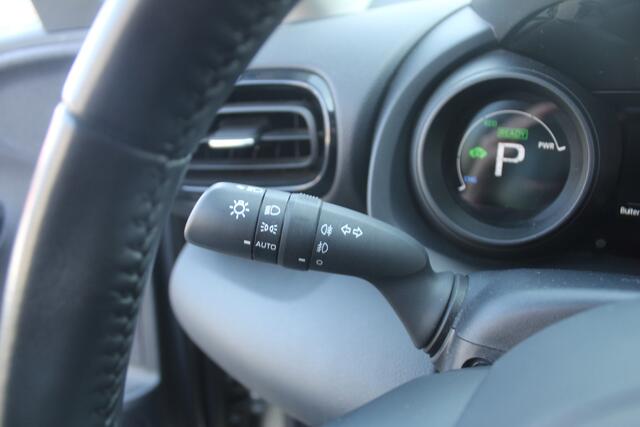 Toyota YARIS Cross 1.5 Hybrid Apple carplay/ android auto l All weather banden | Armsteun | Elektrisch inklapbare buitenspiegels | Climate control | Achteruitrijcamera | Verwarmbare spiegel