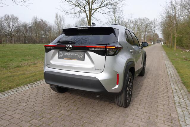 Toyota YARIS Cross 1.5 Hybrid 115 Business Plus | PDC | Camera | ACC | Stoelverwarming | Stuurwielverwarming |