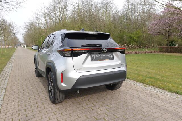 Toyota YARIS Cross 1.5 Hybrid 115 Business Plus | PDC | Camera | ACC | Stoelverwarming | Stuurwielverwarming |