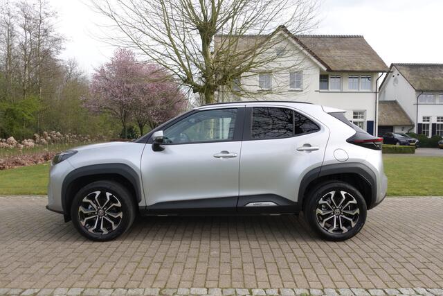 Toyota YARIS Cross 1.5 Hybrid 115 Business Plus | PDC | Camera | ACC | Stoelverwarming | Stuurwielverwarming |