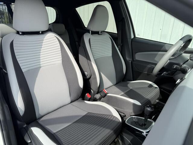 Toyota YARIS 1.5 Hybrid Dynamic Bi-Tone / Dealer Onderhouden / Fabrieksgarantie t/m 07-2027 / Navigatie / Camera / Cruise Control / Bluetooth / Climate Control / Keyless /