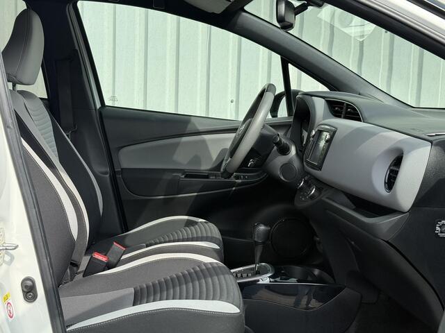 Toyota YARIS 1.5 Hybrid Dynamic Bi-Tone / Dealer Onderhouden / Fabrieksgarantie t/m 07-2027 / Navigatie / Camera / Cruise Control / Bluetooth / Climate Control / Keyless /